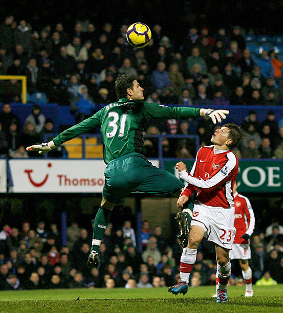 他的缺席需 他的缺席需